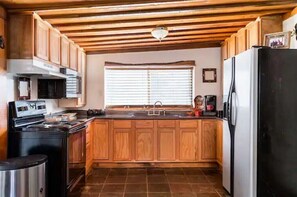 Fridge, microwave, oven, stovetop - Cozy ranch guest house on 300 acre Ranch, pets ok
Big Thicket National Preserve (Lumberton)