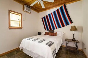 2 bedrooms, iron/ironing board, free WiFi, bed sheets - Cozy ranch guest house on 300 acre Ranch, pets ok
Big Thicket National Preserve (Lumberton)