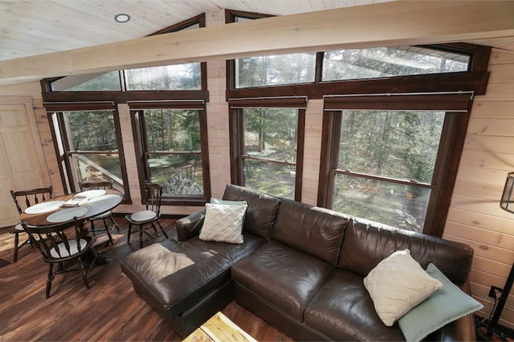 Cozy chalet/poos/ close to lake/ bikes 
