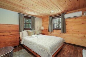 2 camere, una scrivania, ferro/asse da stiro, culla da viaggio