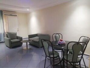 Senior Suite | Living area