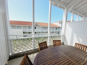 Outdoor dining - Beautiful duplex in a secure residence with swimming pool for 8 people in Mimizan plage (MIMIZAN)