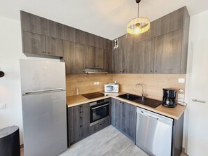 Fridge, microwave, oven, dishwasher - Beautiful duplex in a secure residence with swimming pool for 8 people in Mimizan plage (MIMIZAN)