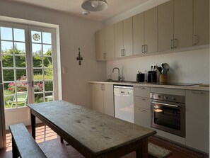 Fridge, oven, dishwasher, toaster