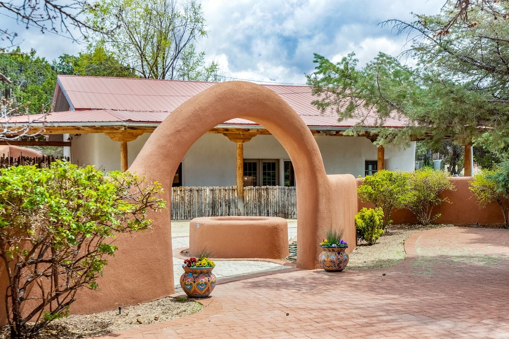 Charming 2 bed/1 bath Tesuque Village Guesthouse