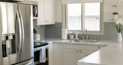 Charming House Near Popular Park