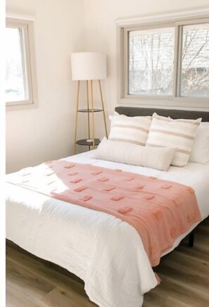 2 bedrooms, in-room safe, iron/ironing board, free WiFi