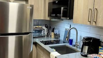 Refrigerador, microondas, parrilla de estufa y lavavajillas