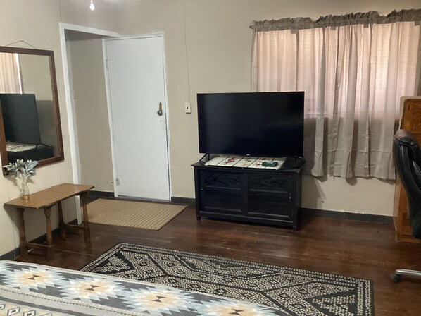2 chambres, bureau, accès au Wi-Fi (inclus), literie fournie