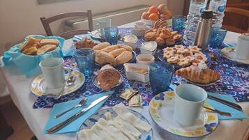 Free daily continental breakfast