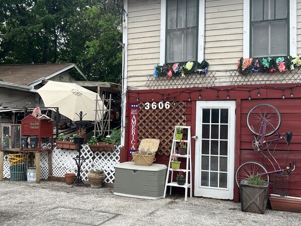 Exterior - Cozy studio in Hiatoric Heights (Houston)