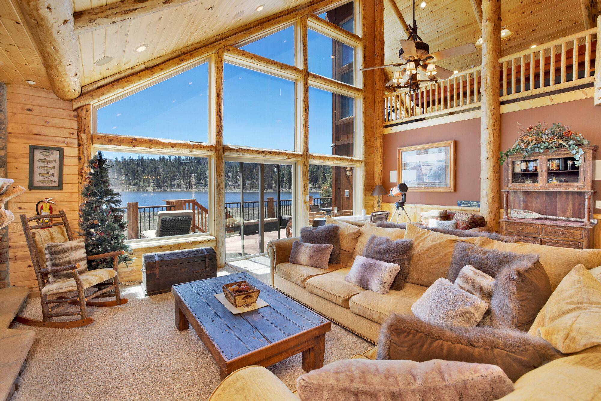 Sky Big Bear- Lakeside Log Cabin- Hot Tub- Games- BBQ- Views