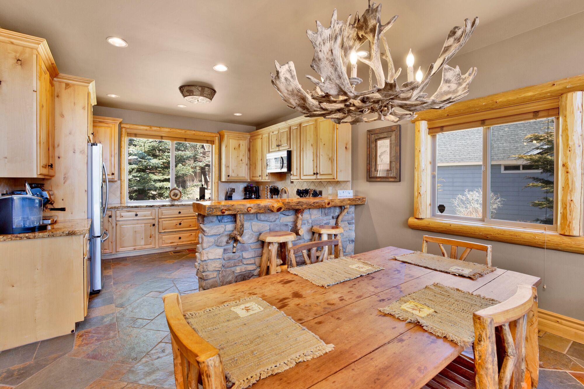 Sky Big Bear- Lakeside Log Cabin- Hot Tub- Games- BBQ- Views