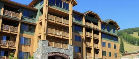 المنشأة من الخارج