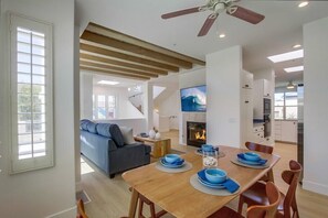 Dining - Ocean+Sunset Views * 3 Levels * 5 Outdoor Areas (Encinitas)