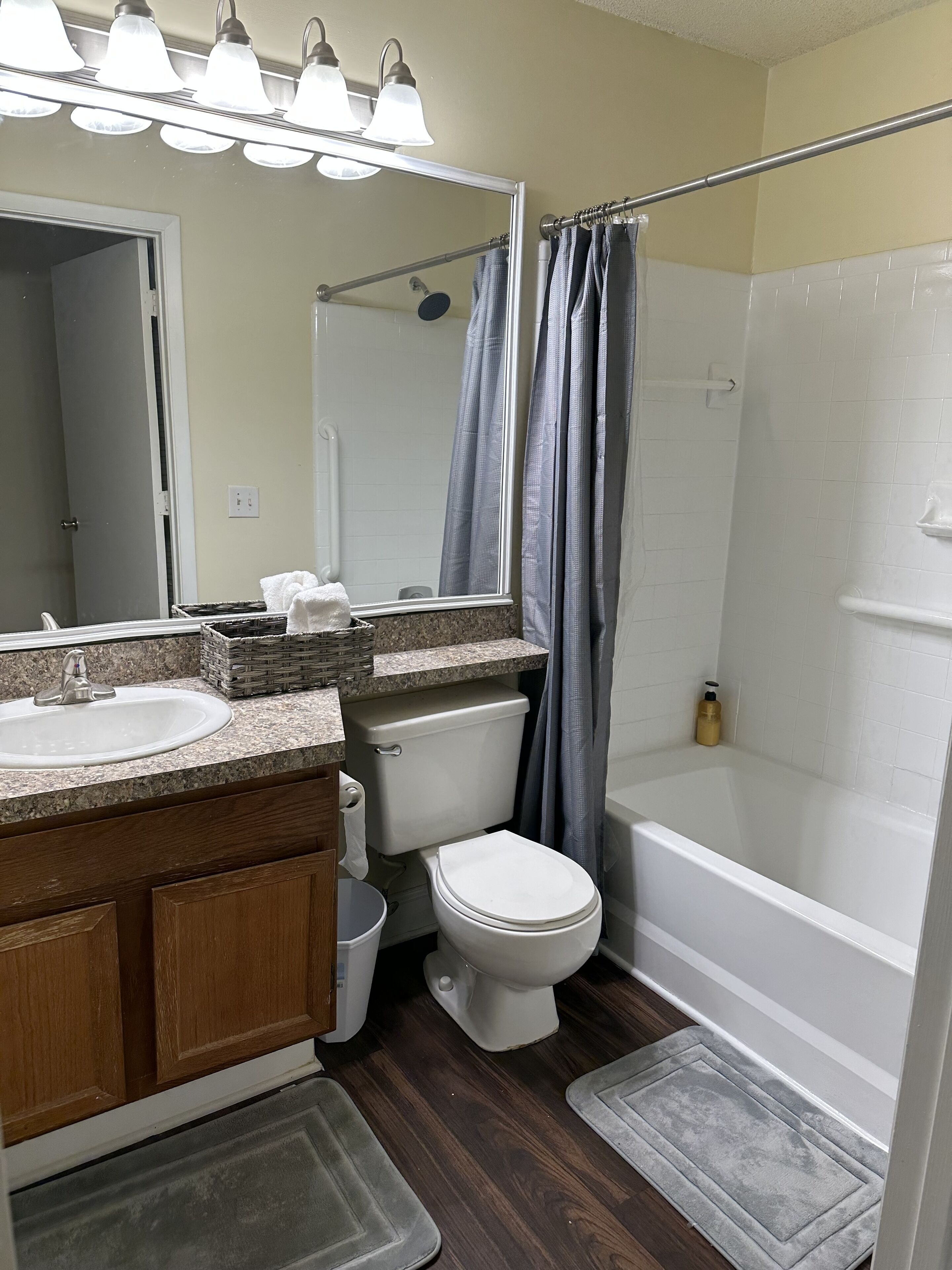 Quiet 2BD Apt Near the Interstate Shopping and Dining