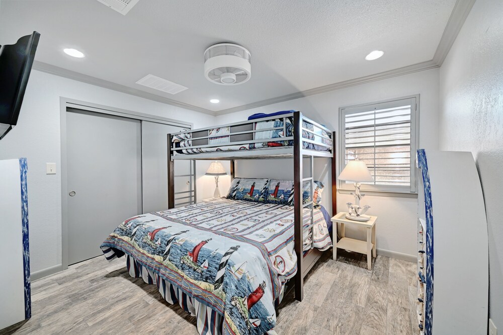 Stunning Waterfront Property Sleeps 12! Horseshoe Bay Vrbo