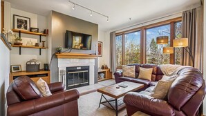 TV, fireplace, foosball, table tennis - 2-bedroom ski-in condo with weekend winter shuttle, pool, and hot tub (Killington)