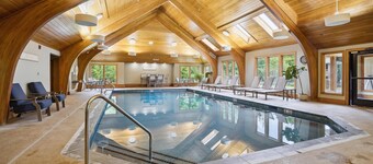 Beautifully upscale condo with pool, hot tub, and fitness room Highridge E1