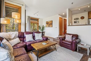 Comfortable Seating for Everyone - Plush seating and a central coffee table provide plenty of room to relax, chat, or enjoy movie night by the fire.