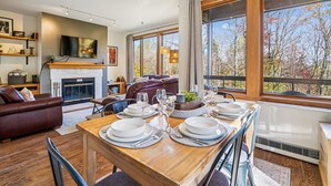 Dining - 2-bedroom ski-in condo with weekend winter shuttle, pool, and hot tub (Killington)