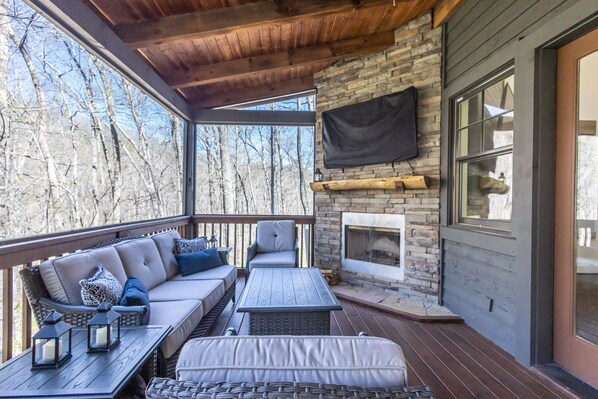 Flat-screen TV, fireplace