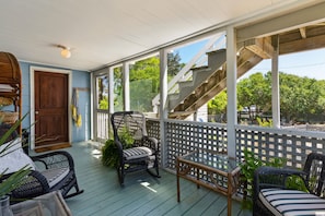 Terrace/patio - Sandcrab - Quaint Ocean View Cottage, Beach Access Directly Across (Folly Beach)