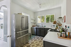 Fridge, microwave, oven, stovetop - Sandcrab - Quaint Ocean View Cottage, Beach Access Directly Across (Folly Beach)