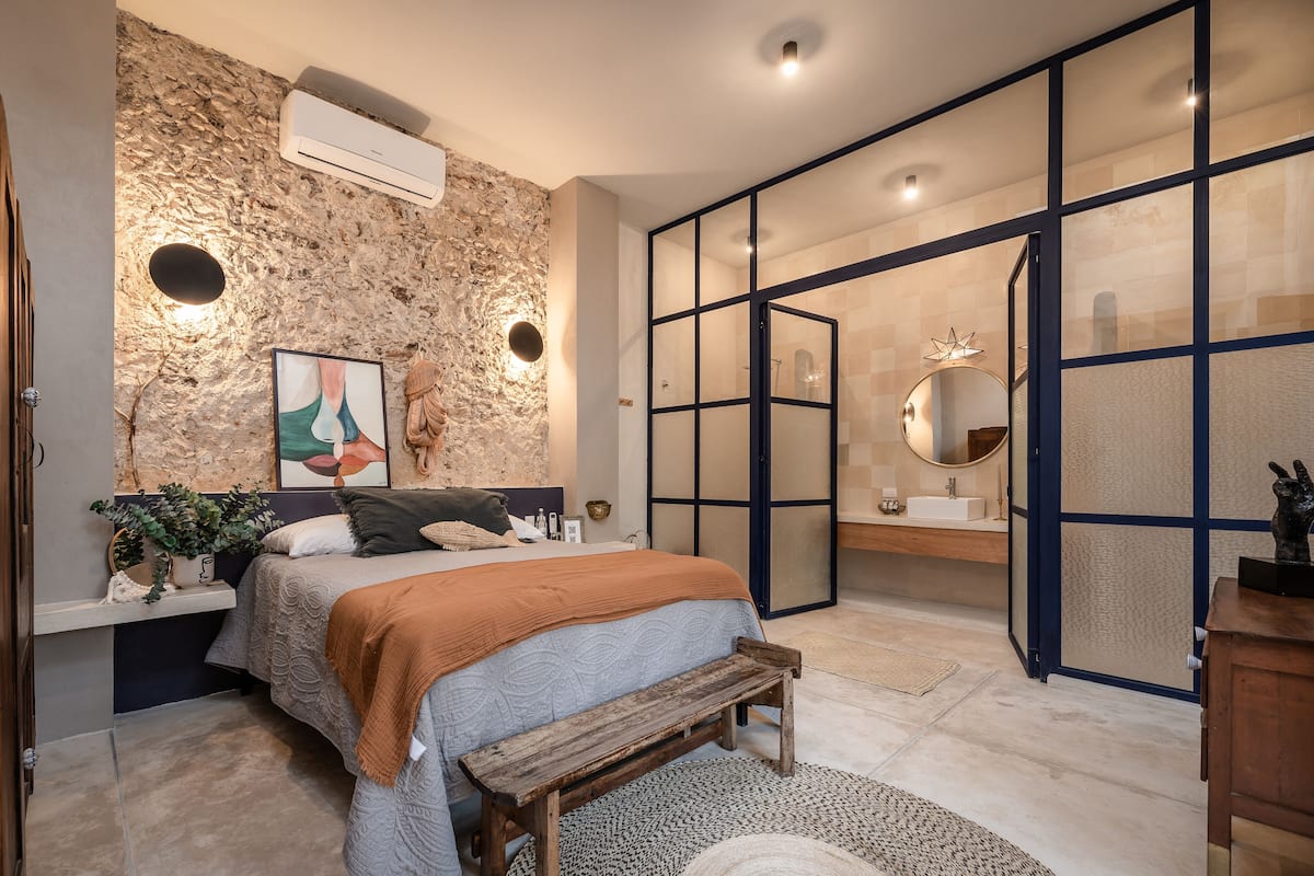 Deluxe Room, 1 Queen Bed, Refrigerator | Individually decorated, individually furnished, iron/ironing board