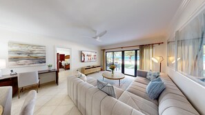 TV, DVD-spiller, bordtennis og bøker