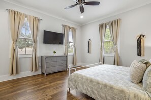 3 bedrooms, desk, iron/ironing board, free WiFi