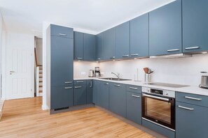 Fridge, oven, stovetop, dishwasher - Zur Oie 27b "Ostwind" (right) - Holiday home close to nature in Bresewitz (Pruchten)