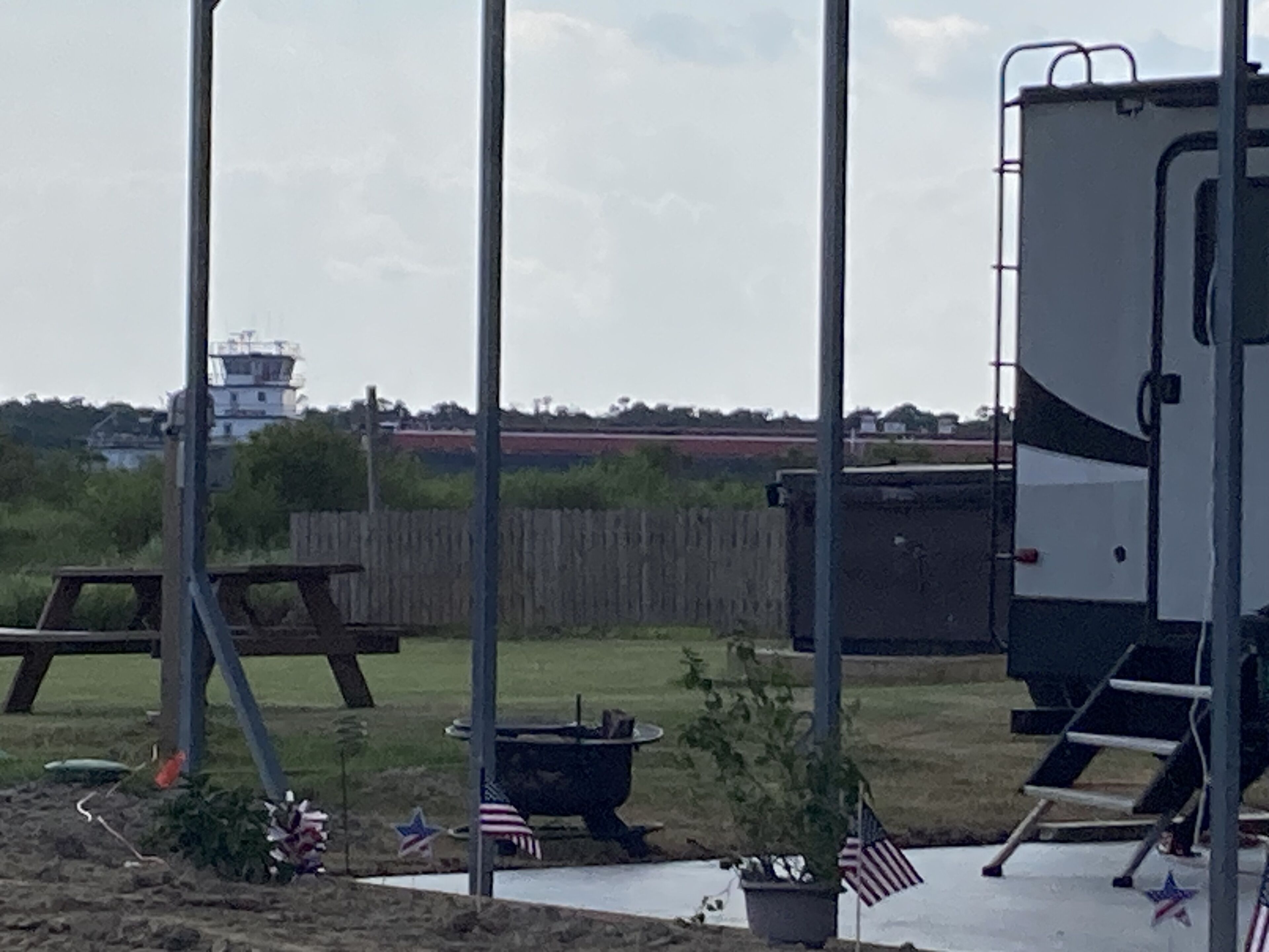 10 minutes walk to the beach .Covered rv spot on concrete slab. NEW CAMPER