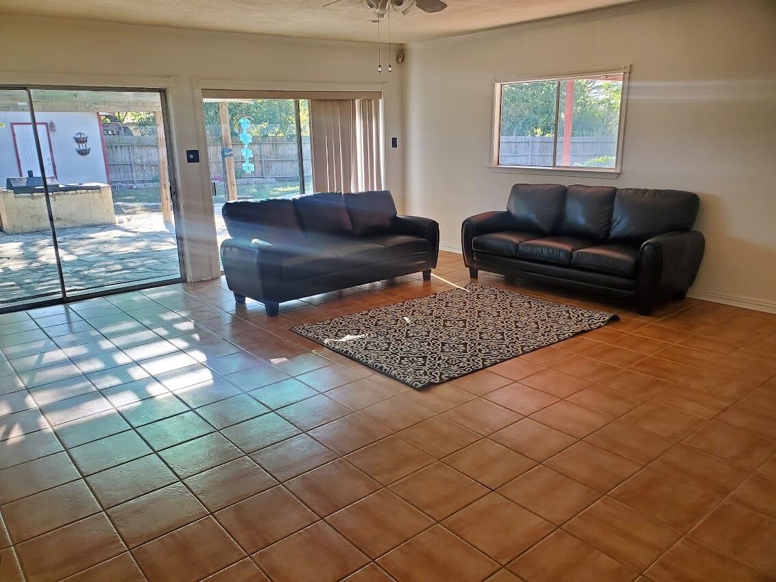 Spacious Spanish Villa with Pool and covered patios sleeps 16!