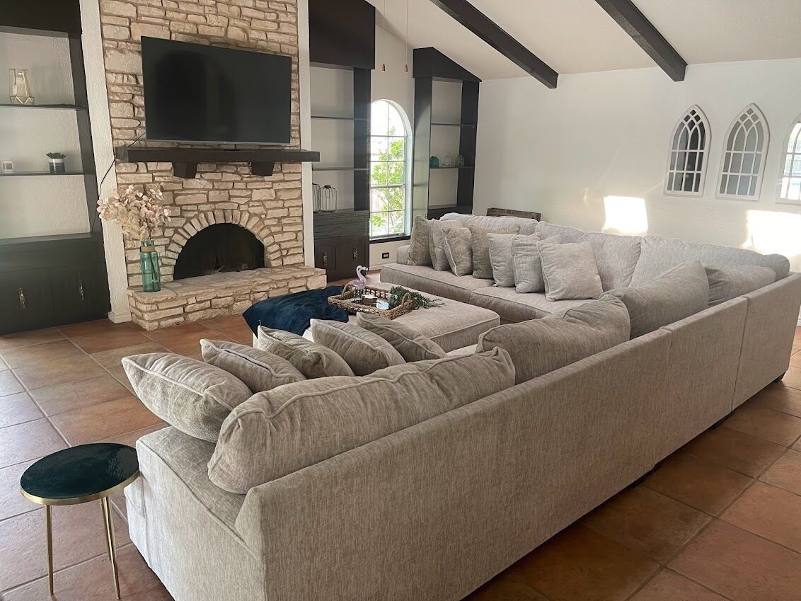 Spacious Spanish Villa with Pool and covered patios sleeps 16!