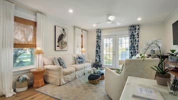 Smart TV, computer monitors