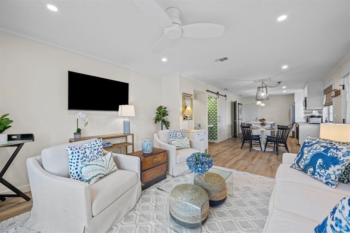 Una Smart TV, una pantalla de ordenador