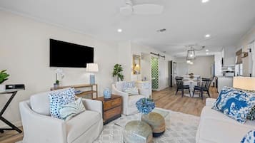 Una Smart TV, una pantalla de ordenador