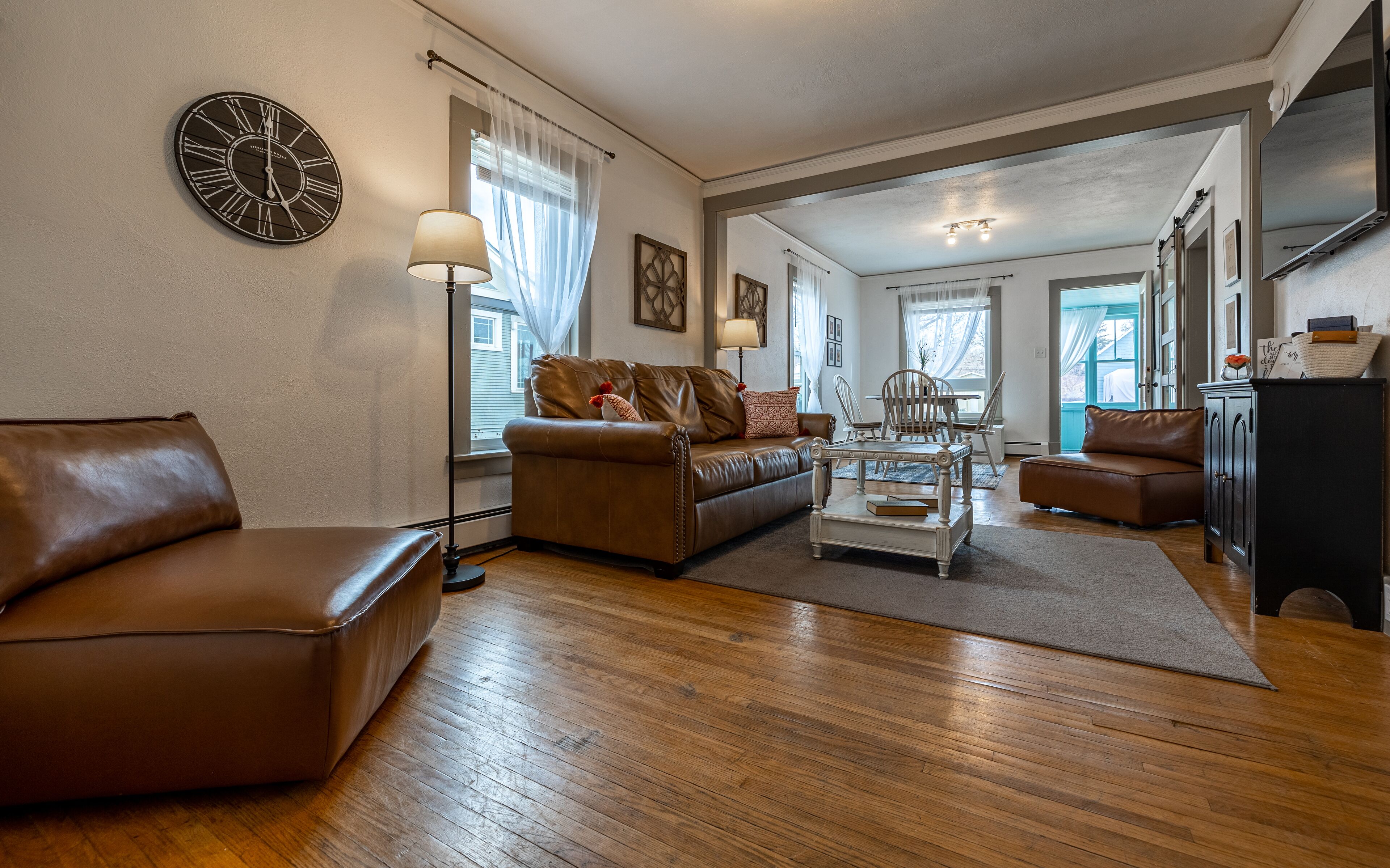 Welcome to Bronco Bungalow- walk to downtown Cody