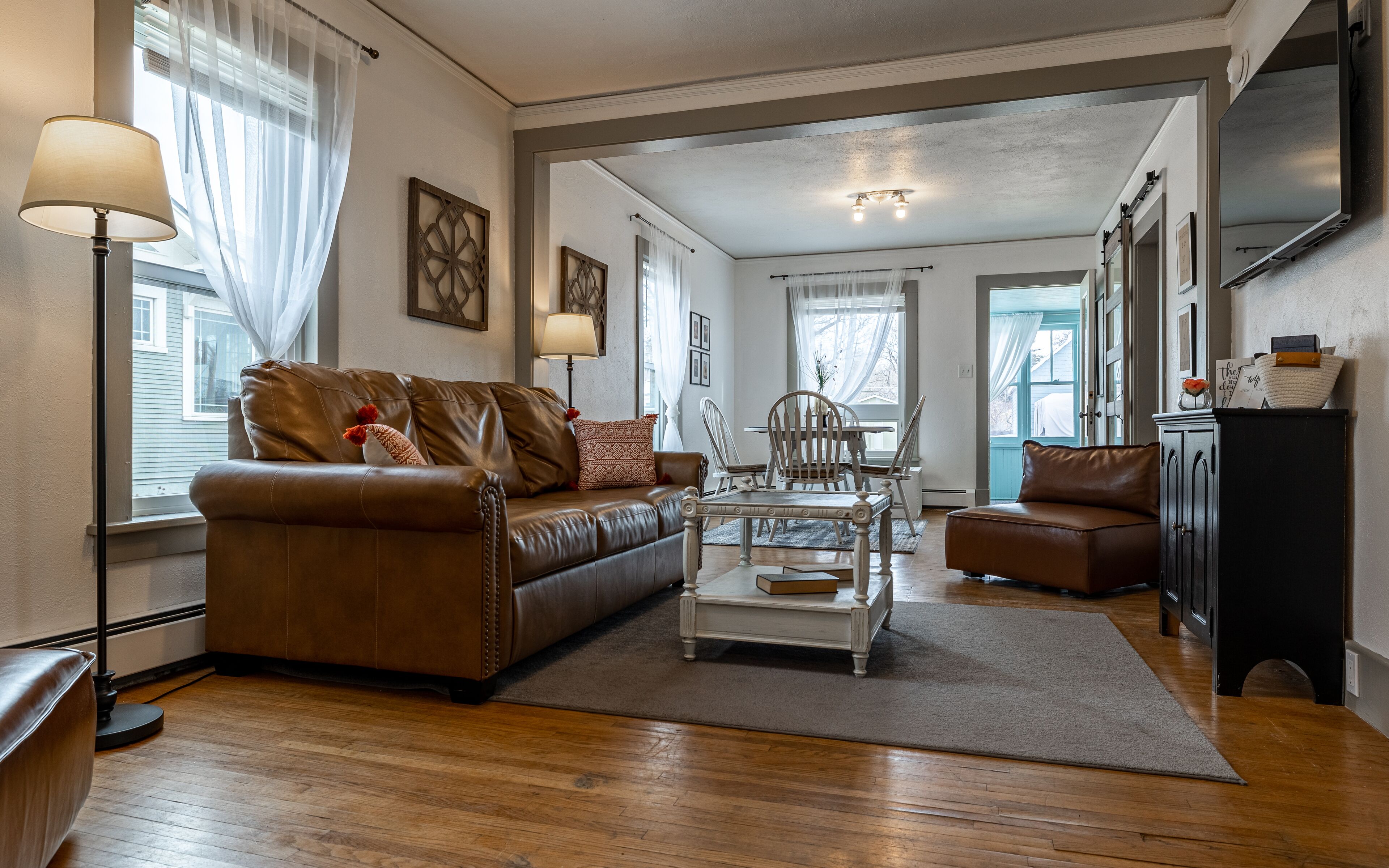 Welcome to Bronco Bungalow- walk to downtown Cody