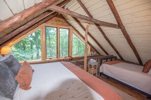 WiFi, bed sheets - New Rental overlooking the New River - Cozy Cabin Between Boone and West Jefferson (Fleetwood)