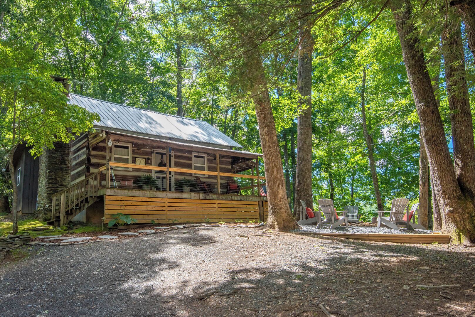 New Rental overlooking the New River - Cozy Cabin Between Boone and West Jefferson