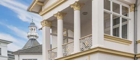 A building with a balcony, columns, and a sign reading 'Villa Seeland'.