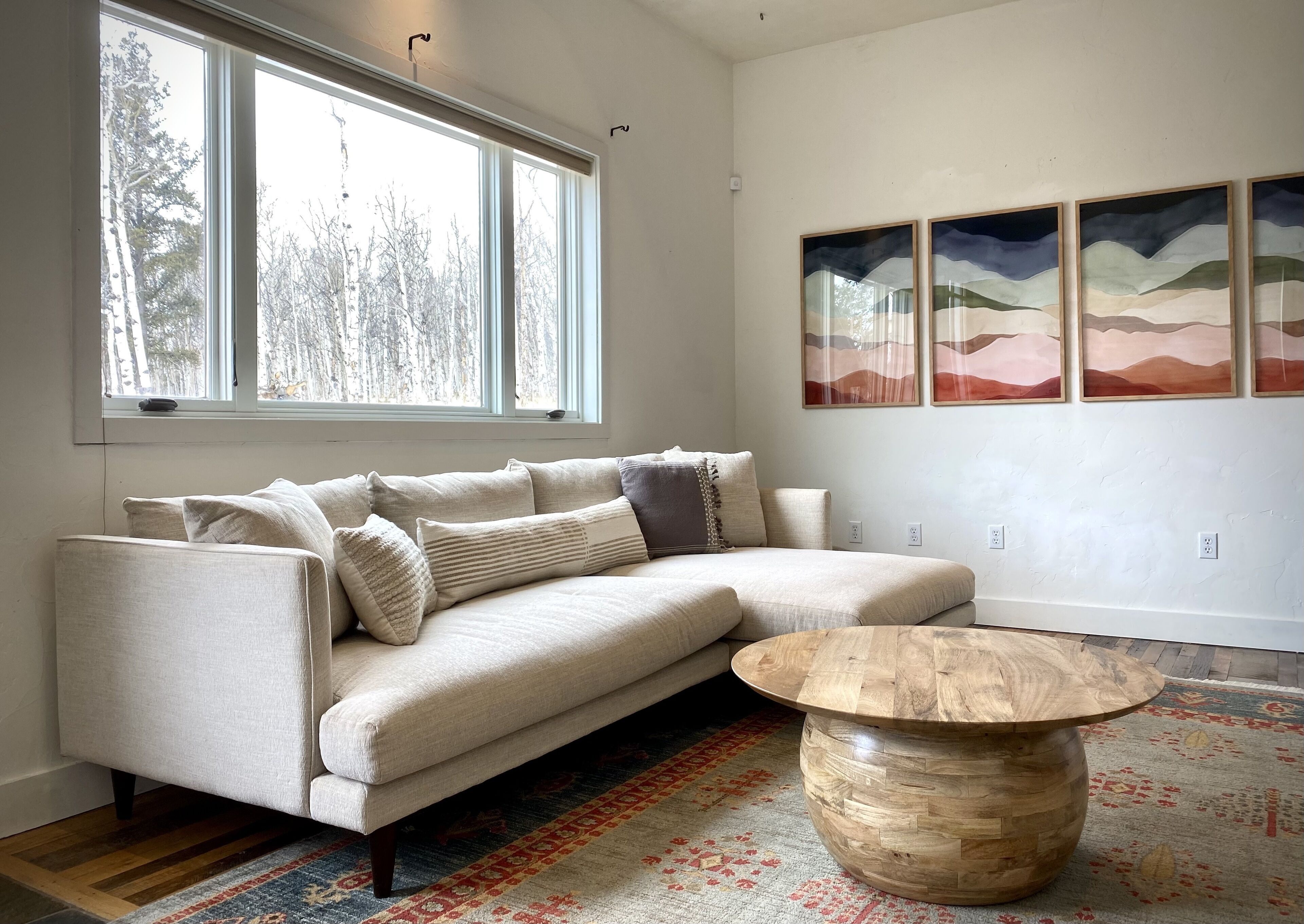 New! 2 living spaces, clawfoot bathtub and eclectic decor - Wander Inn