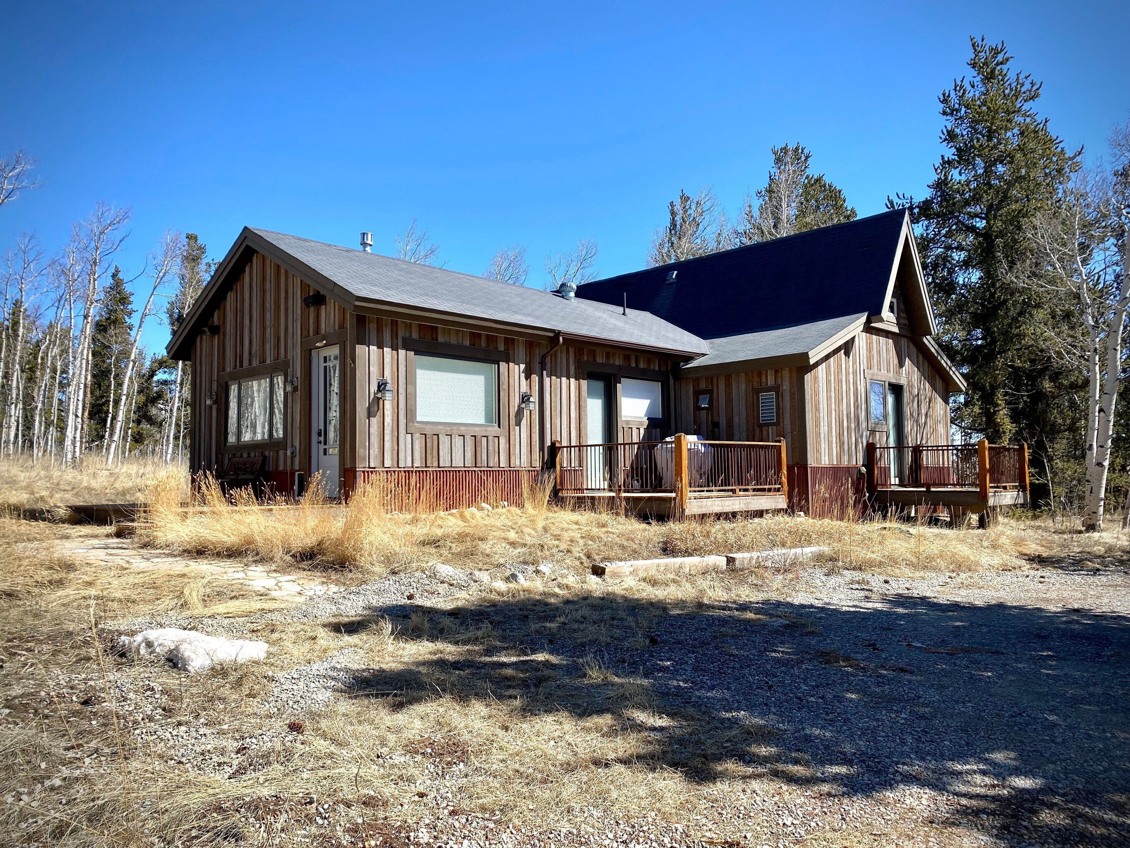 New! 2 living spaces, clawfoot bathtub and eclectic decor - Wander Inn