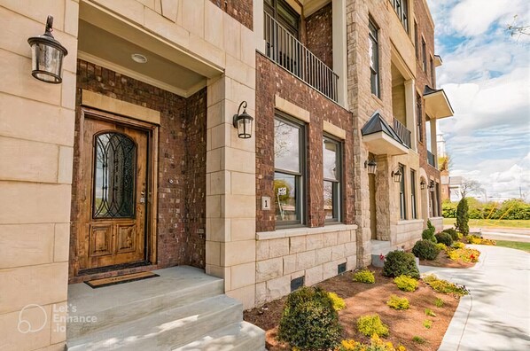 Exterior detail - Glitz&Guitars | Rooftop Hot Tub | Minutes to Broadway & Opry (Nashville)