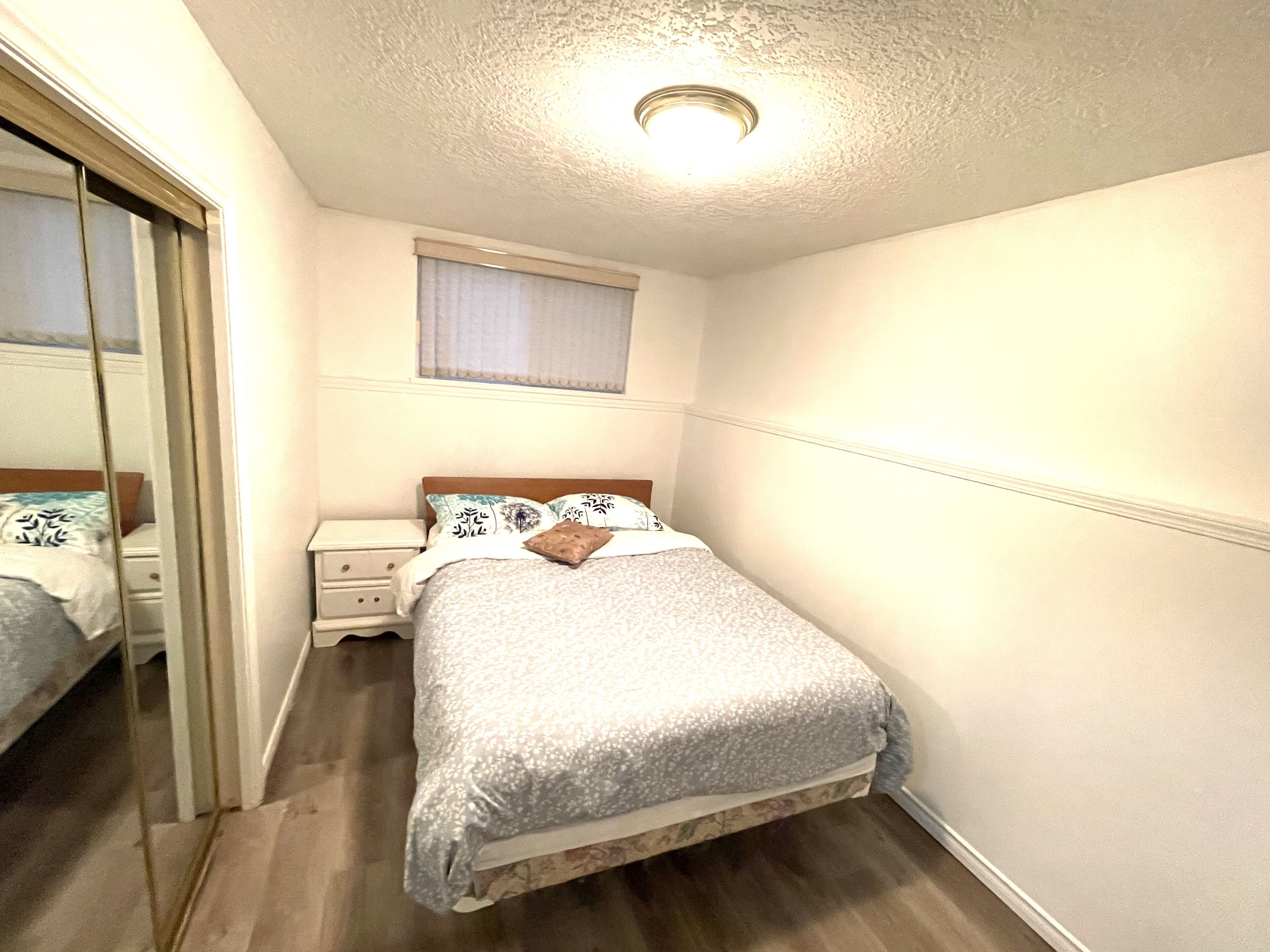 Whole basement 2bed 1 bath unit near UVIC & beach