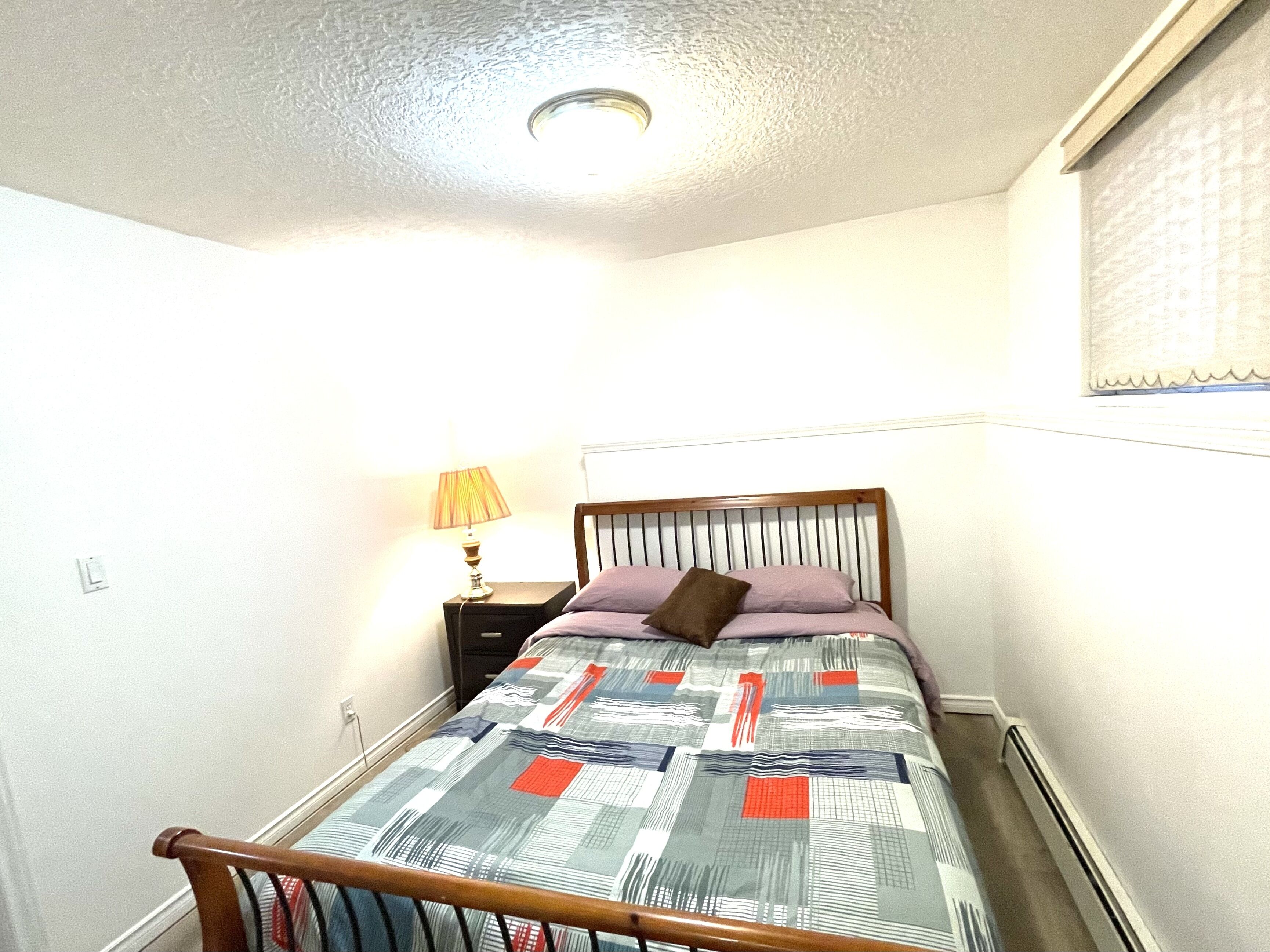 Whole basement 2bed 1 bath unit near UVIC & beach