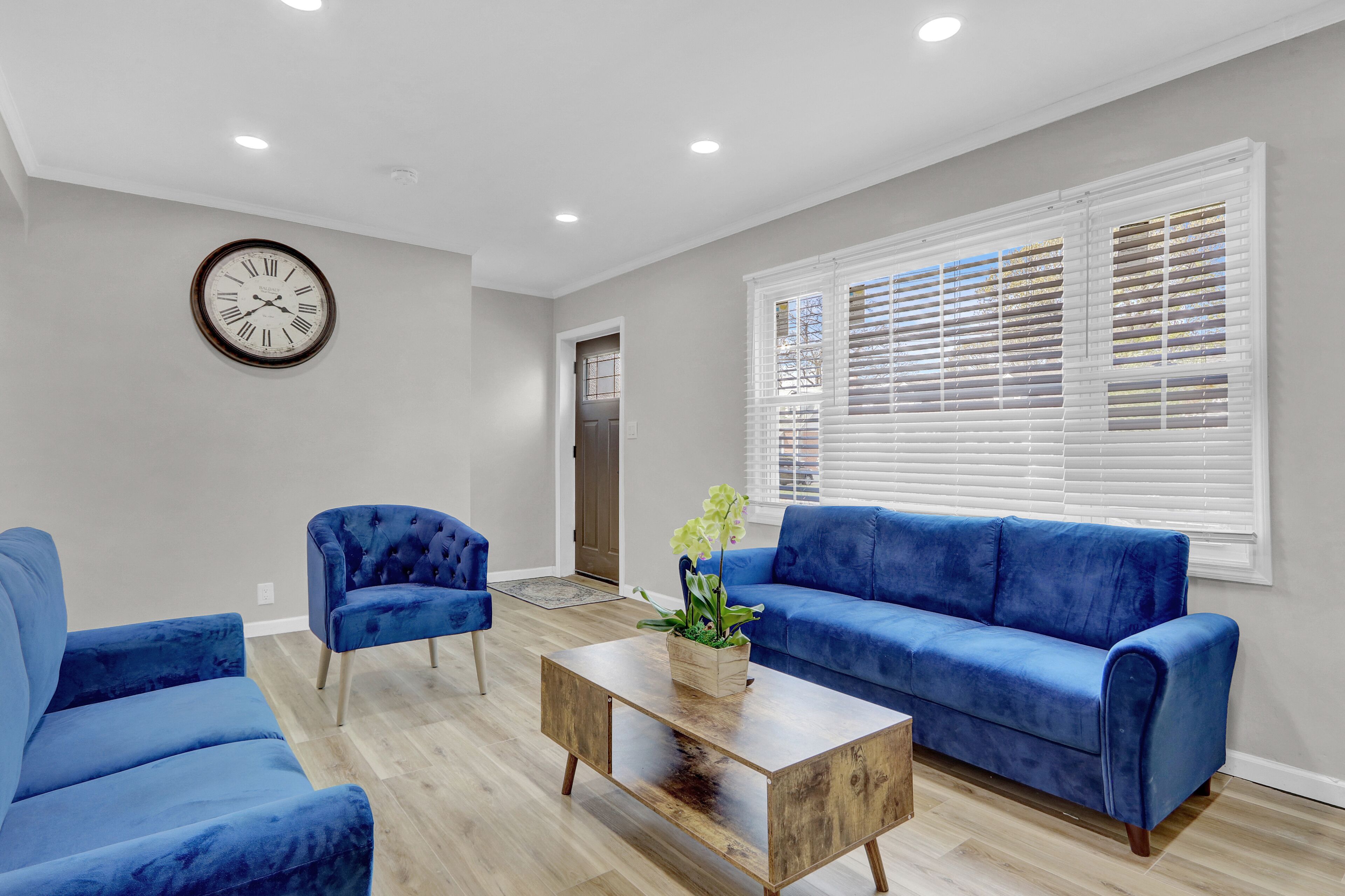 5 Bedroom Spacious Modern Oasis/15 Minutes from JFK