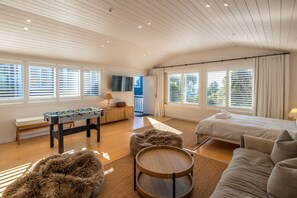 4 bedrooms, iron/ironing board, WiFi